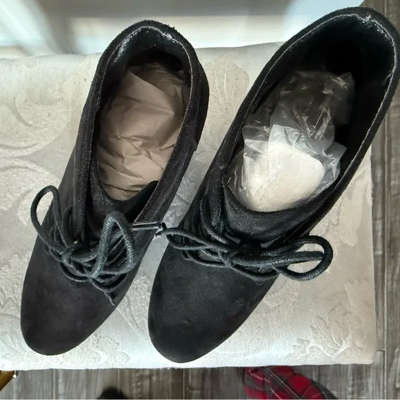 NEW Merona Black Lace-Up Ankle Vegan Suede Wedge Boots - Picture 5 of 6